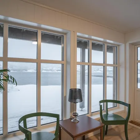 Amazing And Secluded Northern Light Near Sea And City! Apartment *
